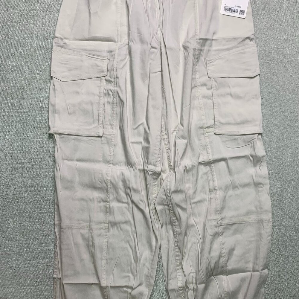 Lululemon Lightweight Adjustable Mid-Rise Cargo Pant M Bone